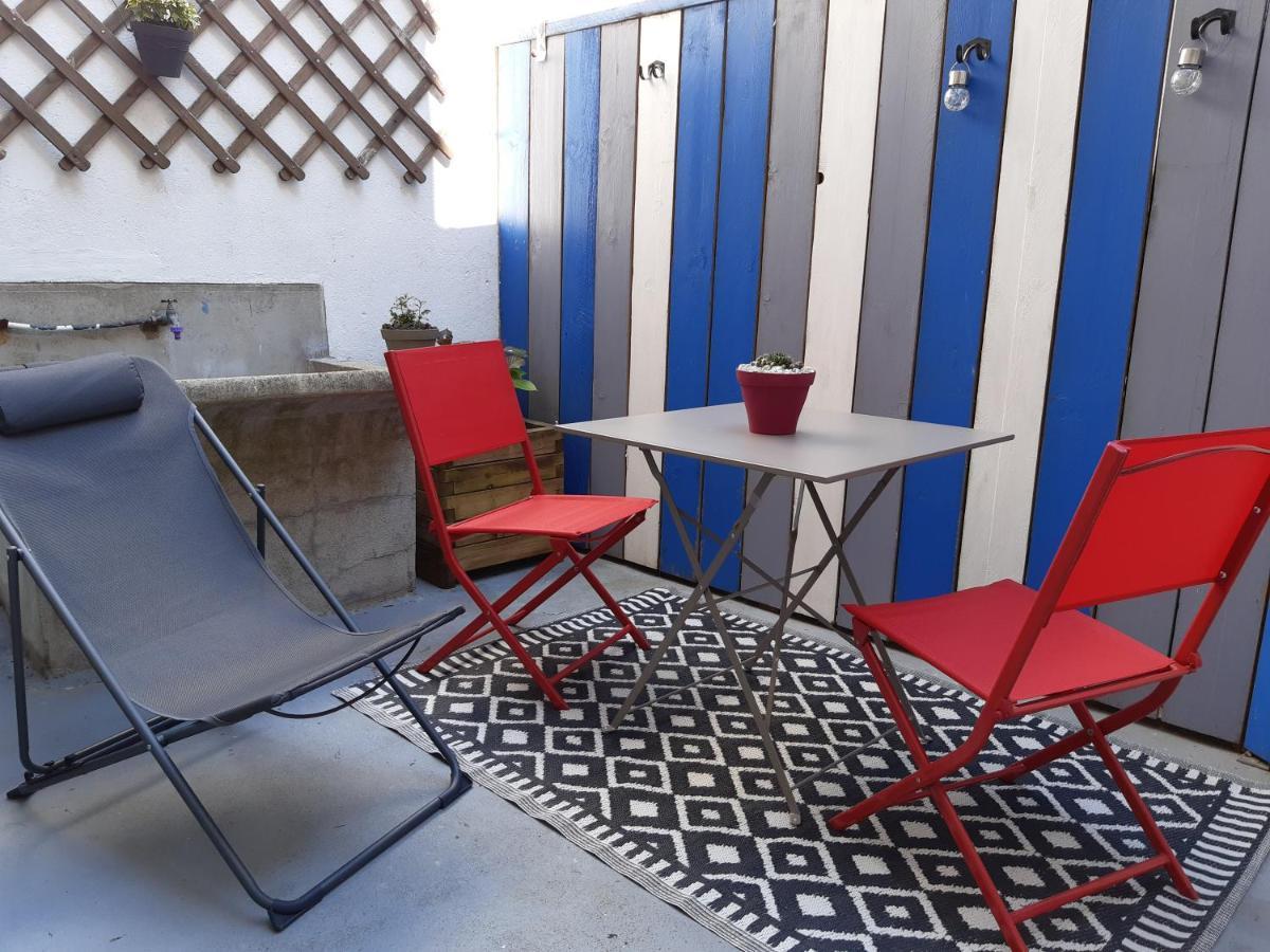 Appartement Haute Ville Meuble Avec Cour Privative Granville Exterior foto
