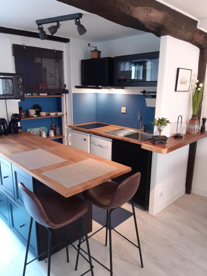 Appartement Haute Ville Meuble Avec Cour Privative Granville Exterior foto