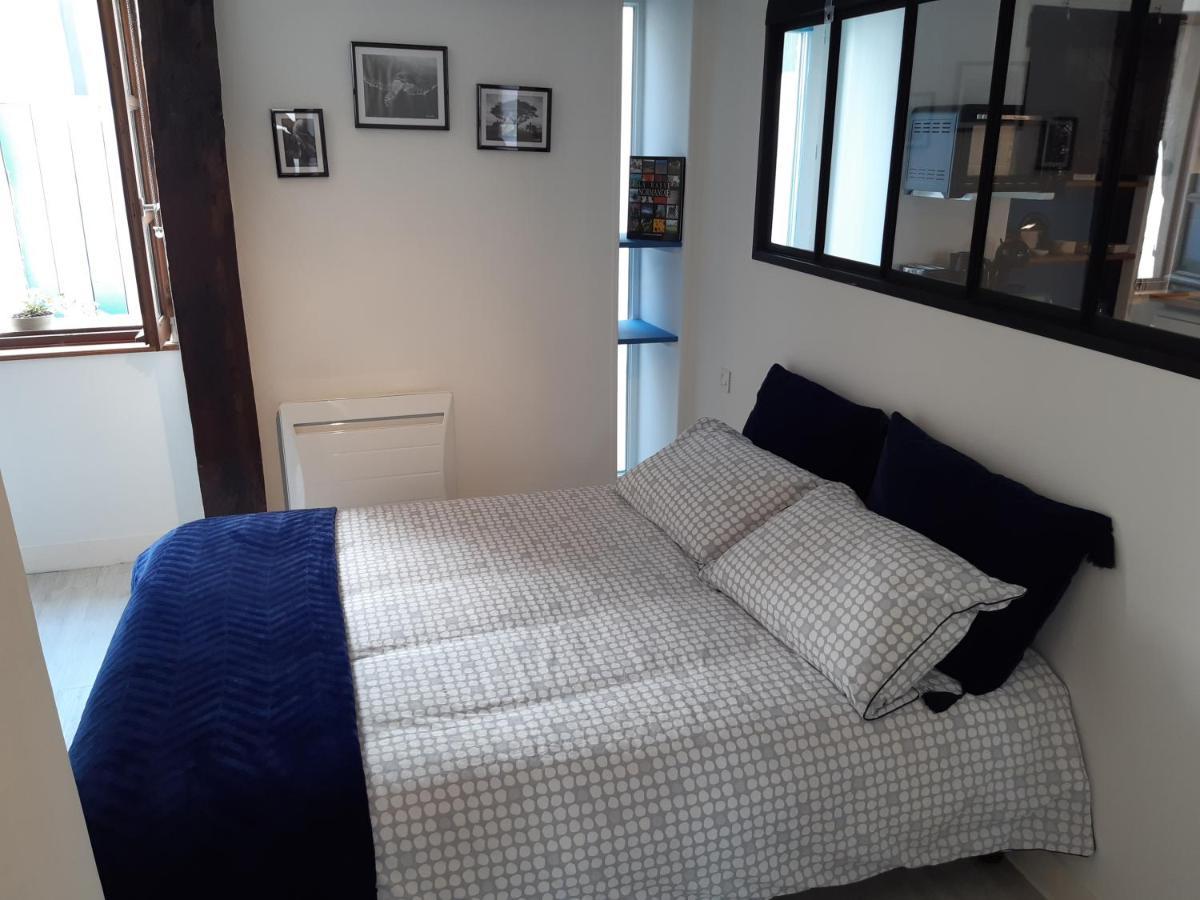 Appartement Haute Ville Meuble Avec Cour Privative Granville Exterior foto