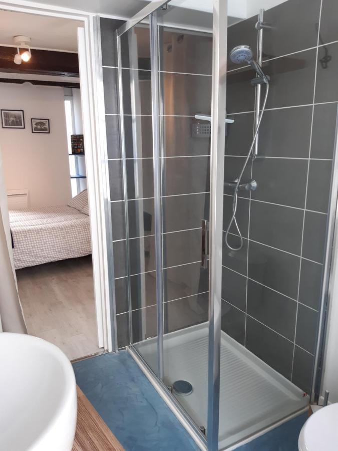 Appartement Haute Ville Meuble Avec Cour Privative Granville Exterior foto