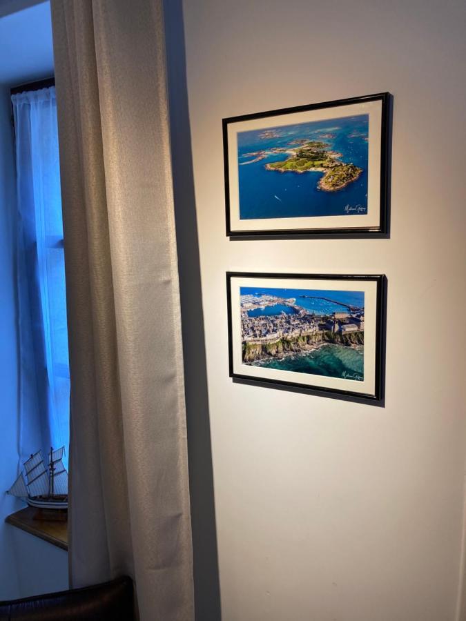 Appartement Haute Ville Meuble Avec Cour Privative Granville Exterior foto