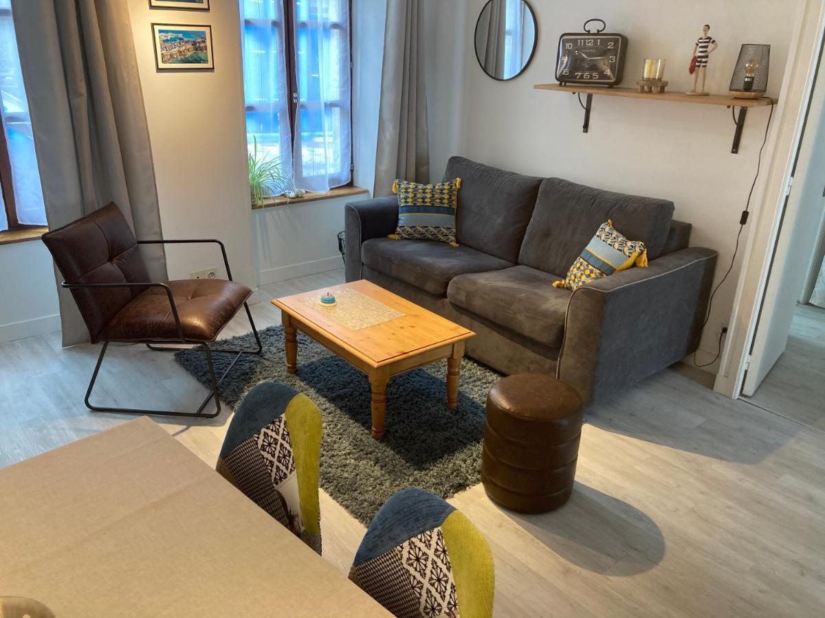 Appartement Haute Ville Meuble Avec Cour Privative Granville Exterior foto