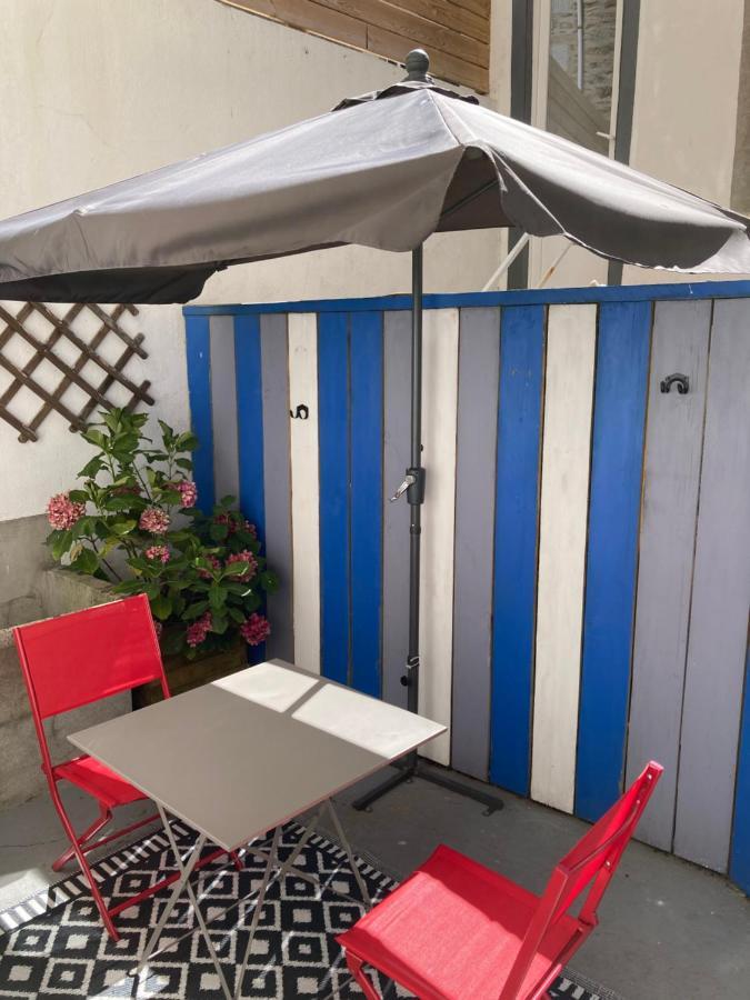 Appartement Haute Ville Meuble Avec Cour Privative Granville Exterior foto